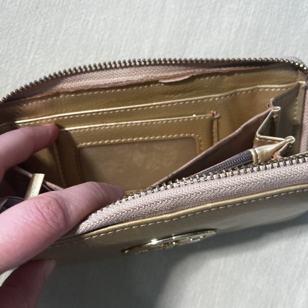 Tory Burch Robinson Metallic Zip-Around Wallet in Pale Gold - Picture 11 of 13